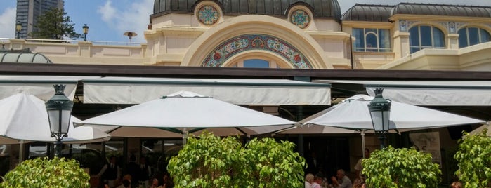 Café de Paris is one of Orte, die David gefallen.
