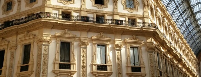 Galleria Vittorio Emanuele II is one of สถานที่ที่ David ถูกใจ.