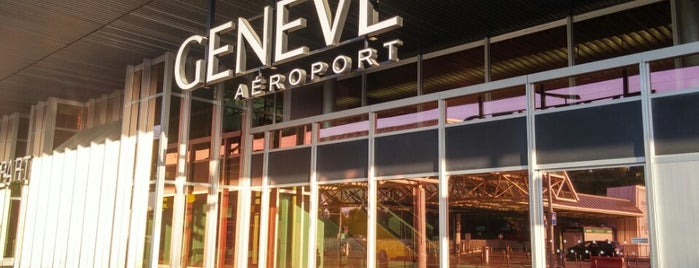 Aéroport de Genève Cointrin (GVA) is one of สถานที่ที่ David ถูกใจ.