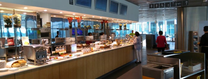 Lufthansa Business Lounge B Ost is one of Lugares favoritos de David.