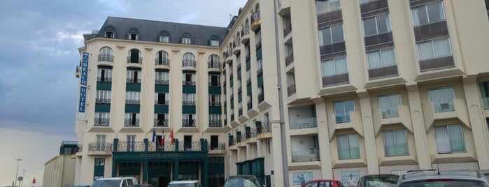 Beach Hotel is one of Lieux qui ont plu à David.