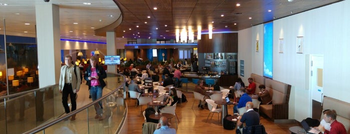 KLM Crown Lounge 52 (Non-Schengen) is one of Lugares favoritos de David.