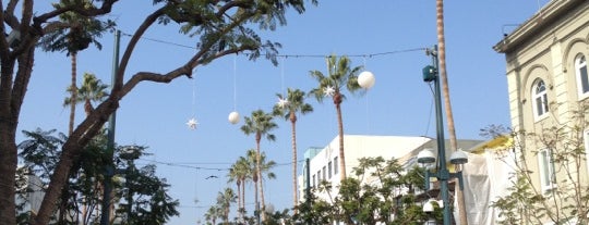 Third Street Promenade is one of Shopping for the Holidays!.