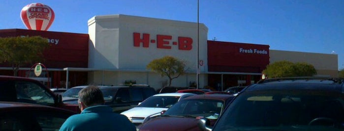 H-E-B is one of สถานที่ที่ Xian ถูกใจ.
