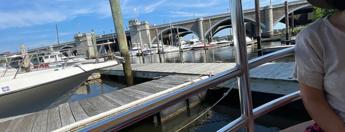 Al's Waterfront Restaurant is one of PVD Must-Try Spots.