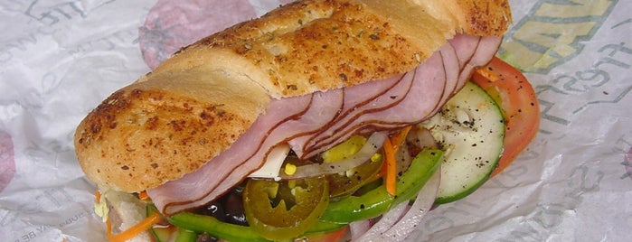 Subway is one of Sanduicheria.