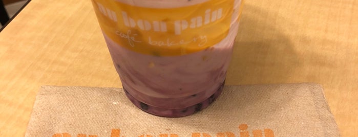 Au Bon Pain is one of Chicago Food & Drink Places.