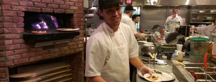 Carrabba's Italian Grill is one of Lugares favoritos de Mark.