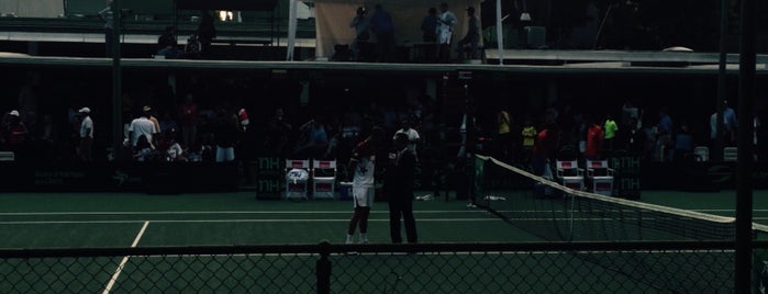 Altamira Tennis Club is one of Deportes.