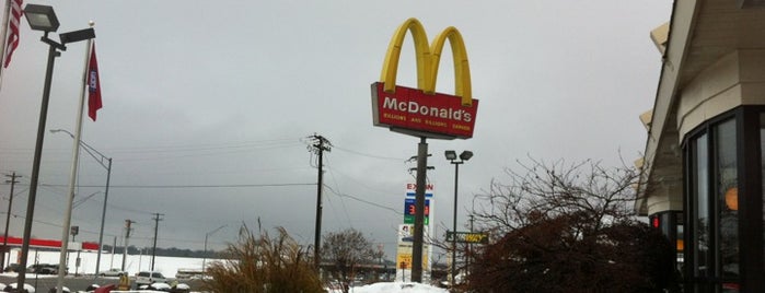 McDonald's is one of สถานที่ที่ Tyson ถูกใจ.