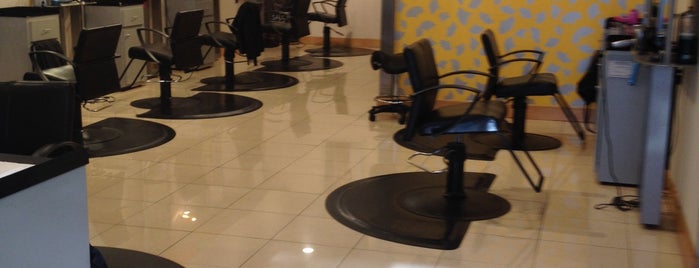 Duncan Bros Salon is one of Tempat yang Disukai Suzanne E.