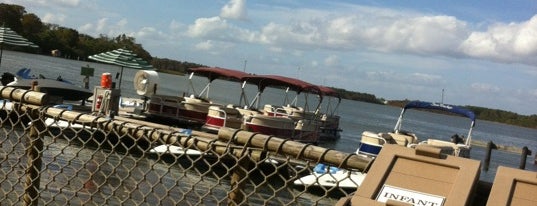 Fort Wilderness Boat Dock and Marina is one of Lugares favoritos de Lindsaye.
