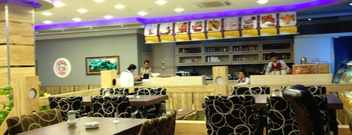 Azad Cafe is one of สถานที่ที่บันทึกไว้ของ Batuhan.