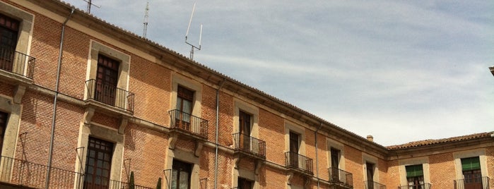 Plaza del Mercado Chico is one of Must.