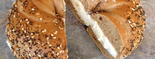 Cranford Best Bagels & Deli is one of Locais curtidos por Andrew.