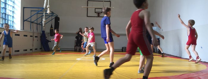 Спортивна школа,2 is one of спорт в Ровно.