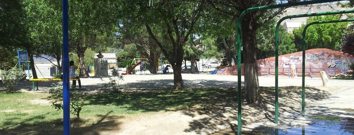 Plaza de los pinos is one of Conocete Comodoro Rivadavia (y RT).