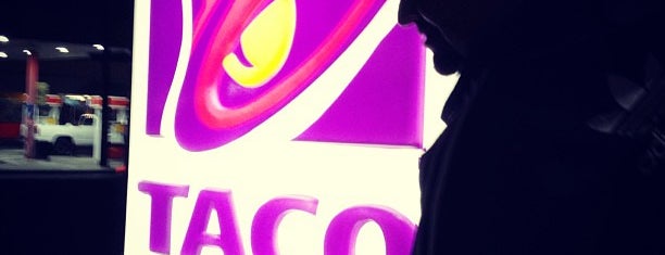 Taco Bell is one of Tempat yang Disukai Jerome.