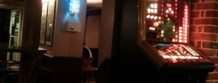 The West Gate Inn (Wetherspoon) is one of Tempat yang Disukai Pedro H..