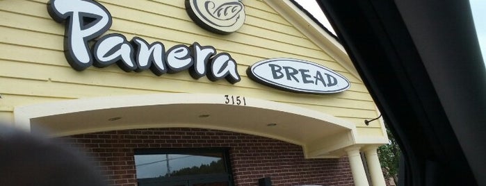 Panera Bread is one of Orte, die James gefallen.