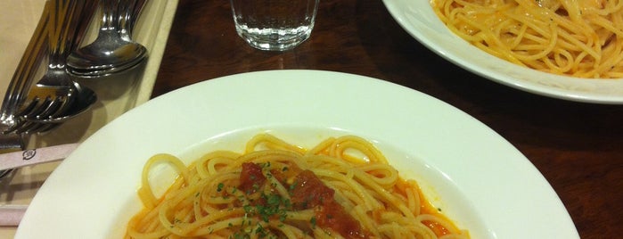 Italian Tomato Cafe Jr. plus is one of Lugares favoritos de mayumi.