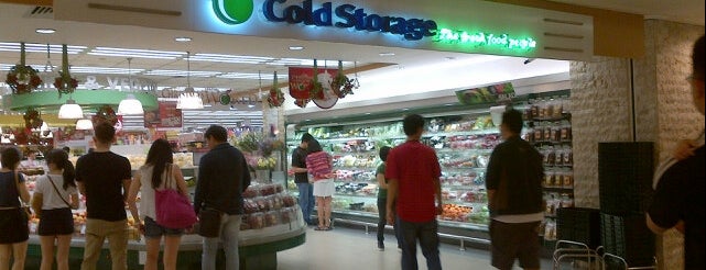 Cold Storage is one of Ianさんのお気に入りスポット.