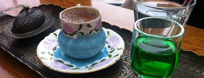 Funda Cafe & Patisserie is one of Banu'nun Beğendiği Mekanlar.