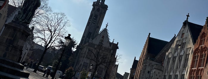 Jan van Eyckplein is one of Bruges 🇧🇪.