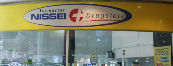 Farmácias e Drogarias Nissei is one of Lojas Shopping Estação.