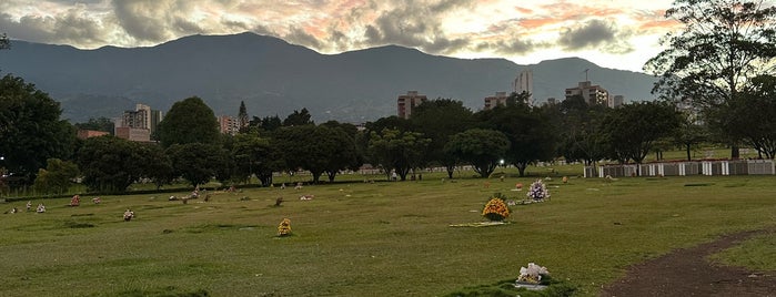 Jardines Montesacro is one of Medellin 🇨🇴.