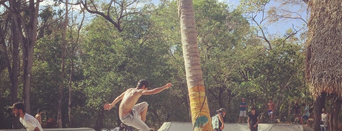 Eskina Skatepark is one of สถานที่ที่บันทึกไว้ของ Michelle.