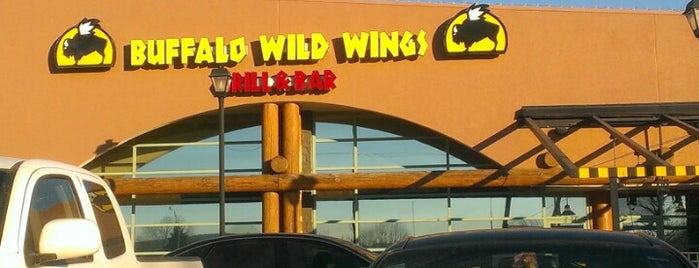 Buffalo Wild Wings is one of สถานที่ที่ Marlo ถูกใจ.