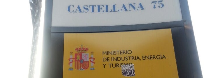 Oficina Española de Patentes y Marcas is one of Madrid: Administración Pública.
