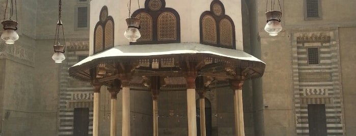 Sultan Hassan Mosque is one of Lieux sauvegardés par Kimmie.