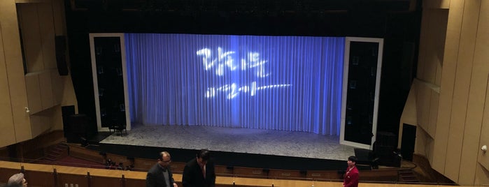 부산시민회관 대극장 is one of Kino.