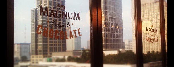 The New Magnum Café is one of balon dekorasi.
