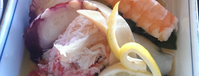 Sakae Sushi & Grill is one of Posti che sono piaciuti a Mona.
