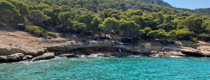 Moni Bay is one of Αίγινα.