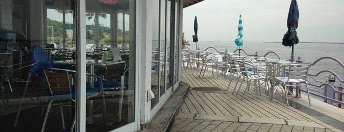 feel dining cafe & sea is one of Gespeicherte Orte von Harika.
