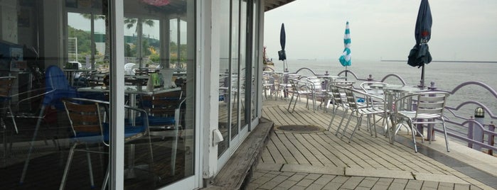 feel dining cafe & sea is one of Posti salvati di Harika.