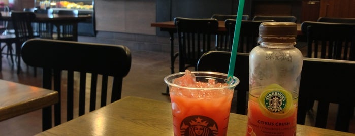 Starbucks is one of Shaftsbury Square makan place.