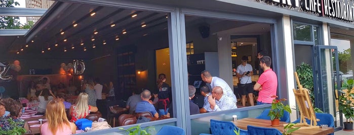 Hangry Cafe & Restaurant is one of Çorlu.