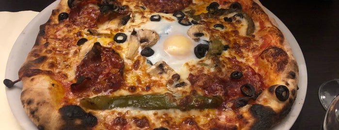 Pizza Roma is one of Locais curtidos por Çiğdem.
