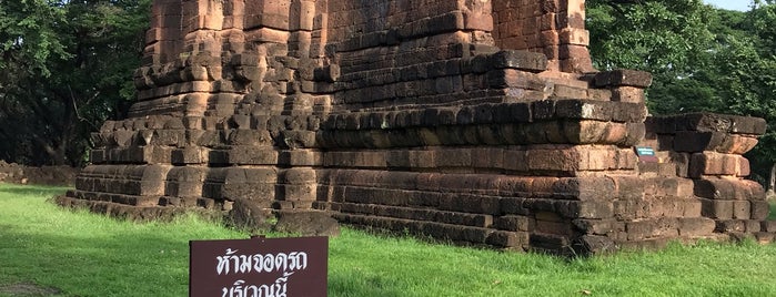 Ta Pha Daeng Shrine is one of Sukhothai Historical Park.