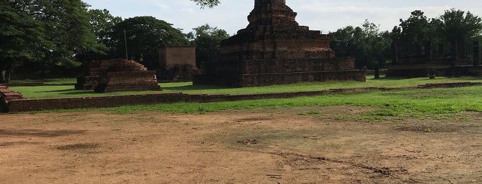 วัดซ่อนข้าว is one of Sukhothai Historical Park.