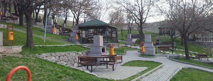 Alparslan Türkeş Parkı is one of DuTu: сохраненные места.