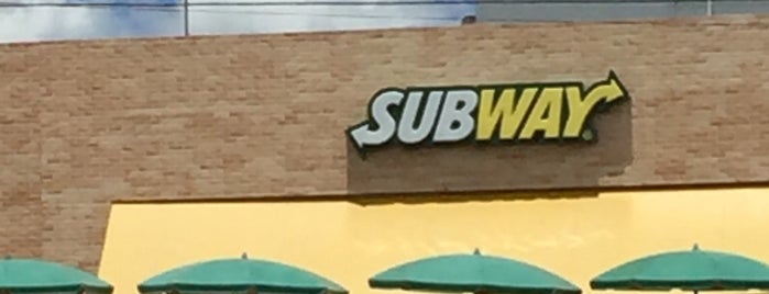 Subway is one of Melhores lugares que já passei.