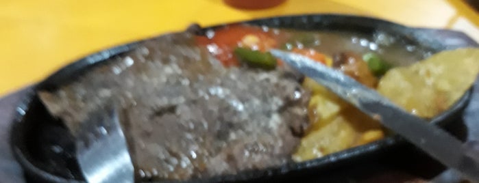 Waroeng Steak & Shake is one of สถานที่ที่ Hafidz ถูกใจ.