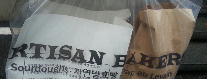 ARTISAN BAKERS is one of Lieux qui ont plu à hyun jeong.