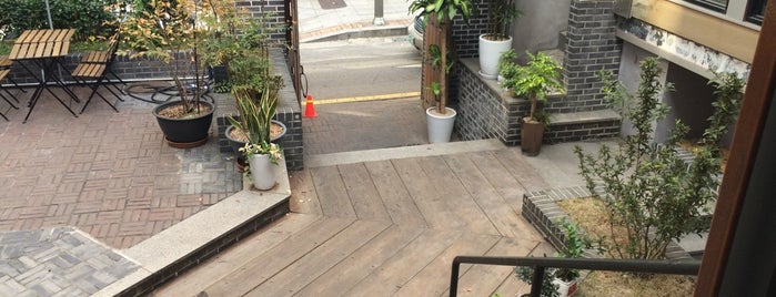 Fritz Coffee Company is one of The 13 Best Places for Organic Food in Seoul.